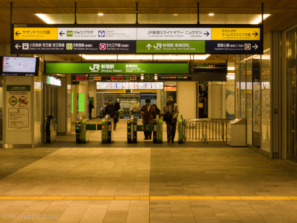 PENTAX Q-S1+02 STANDARD ZOOMと歩く早朝の新宿駅周辺スナップ写真②